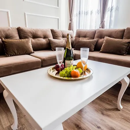 El Dorado Z Jacuzzi Apartment *